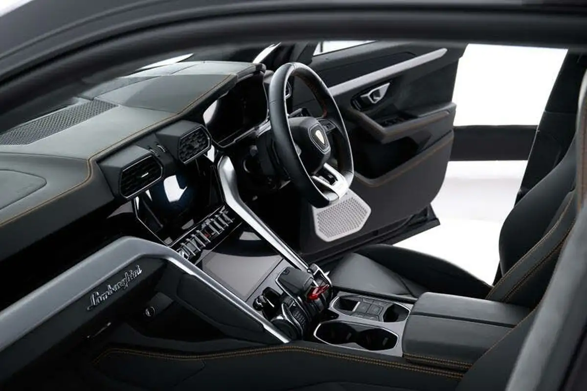 2023-lamborghini-urus-40-no-trim-big-15