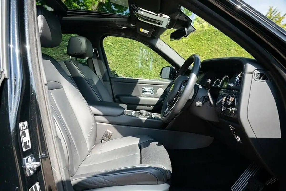 2023-rolls-royce-cullinan-675-black-badge-big-33