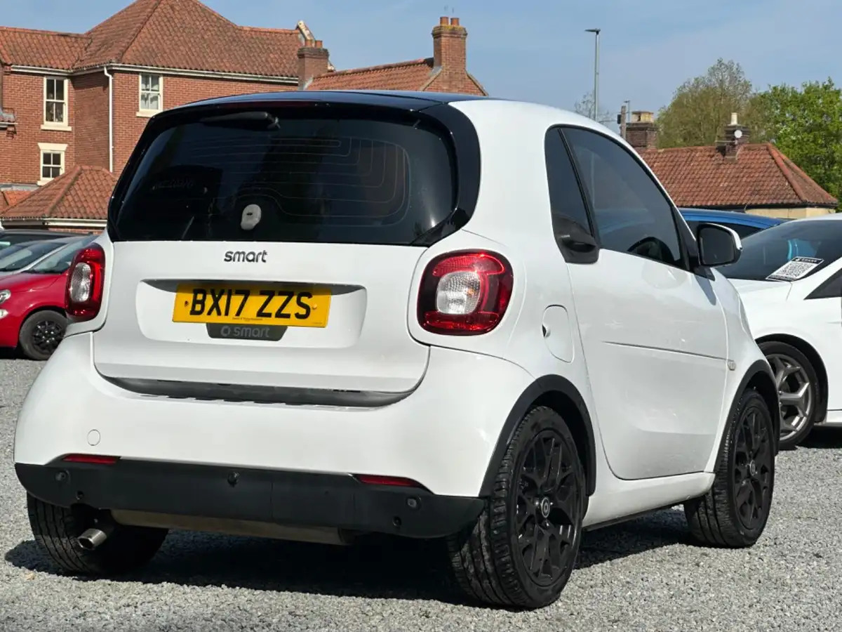 2017-smart-fortwo-09-edition-white-twinamic-big-5