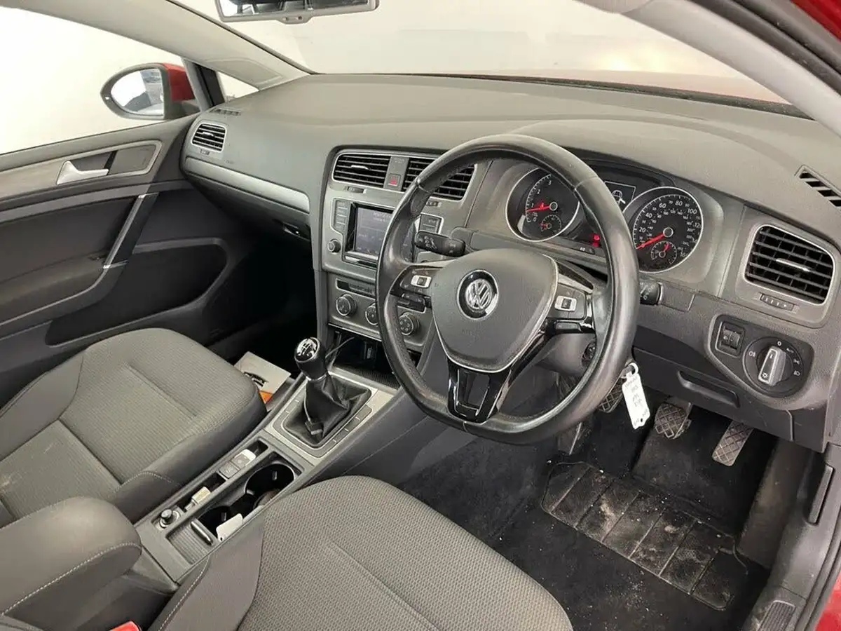 2013-volkswagen-golf-14-se-ss-hatchback-5d-1395cc-big-10