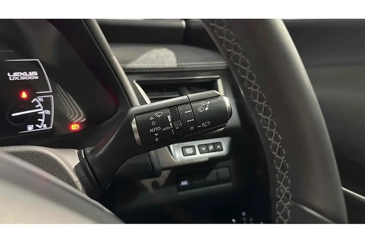 2022-lexus-ux-300e-e-ux-201bhp-big-31