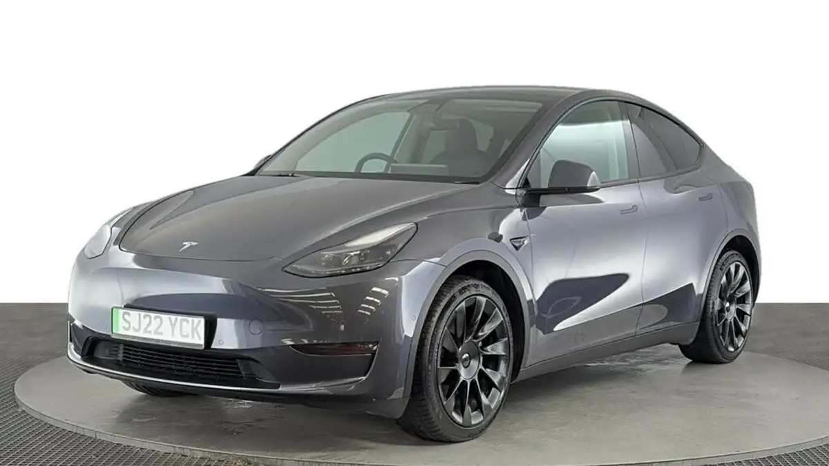 2022-tesla-model-y-e-long-range-big-0