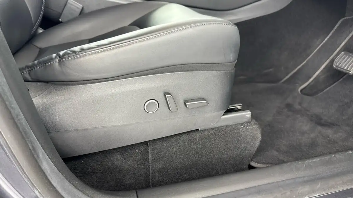 2022-tesla-model-y-e-long-range-big-24