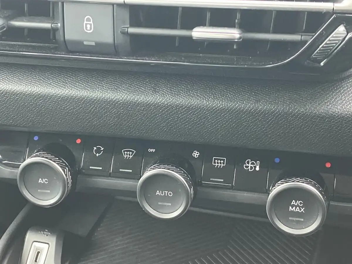2022-citroen-c4-12-puretech-sense-big-11