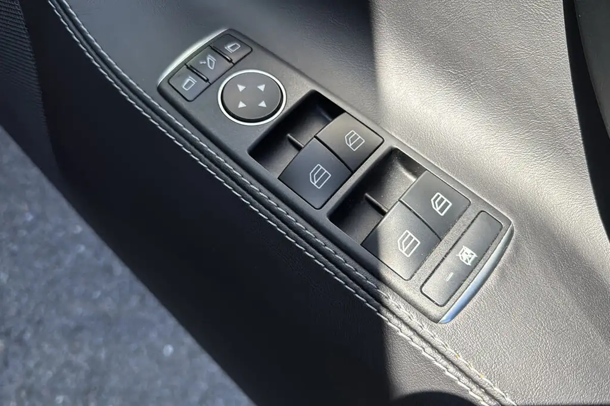 2018-tesla-model-s-e-75d-big-24