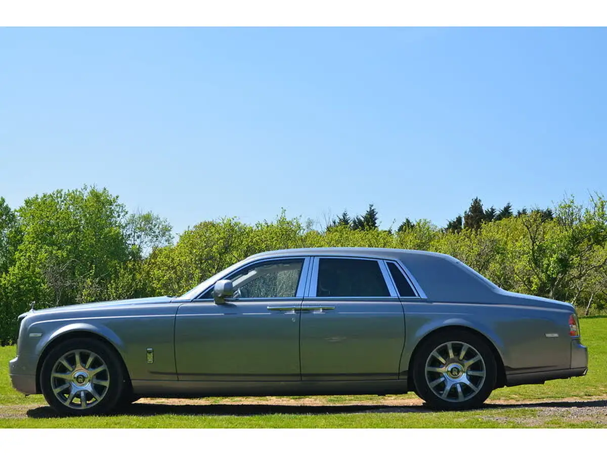 2016-rolls-royce-phantom-67-coupe-2d-big-9