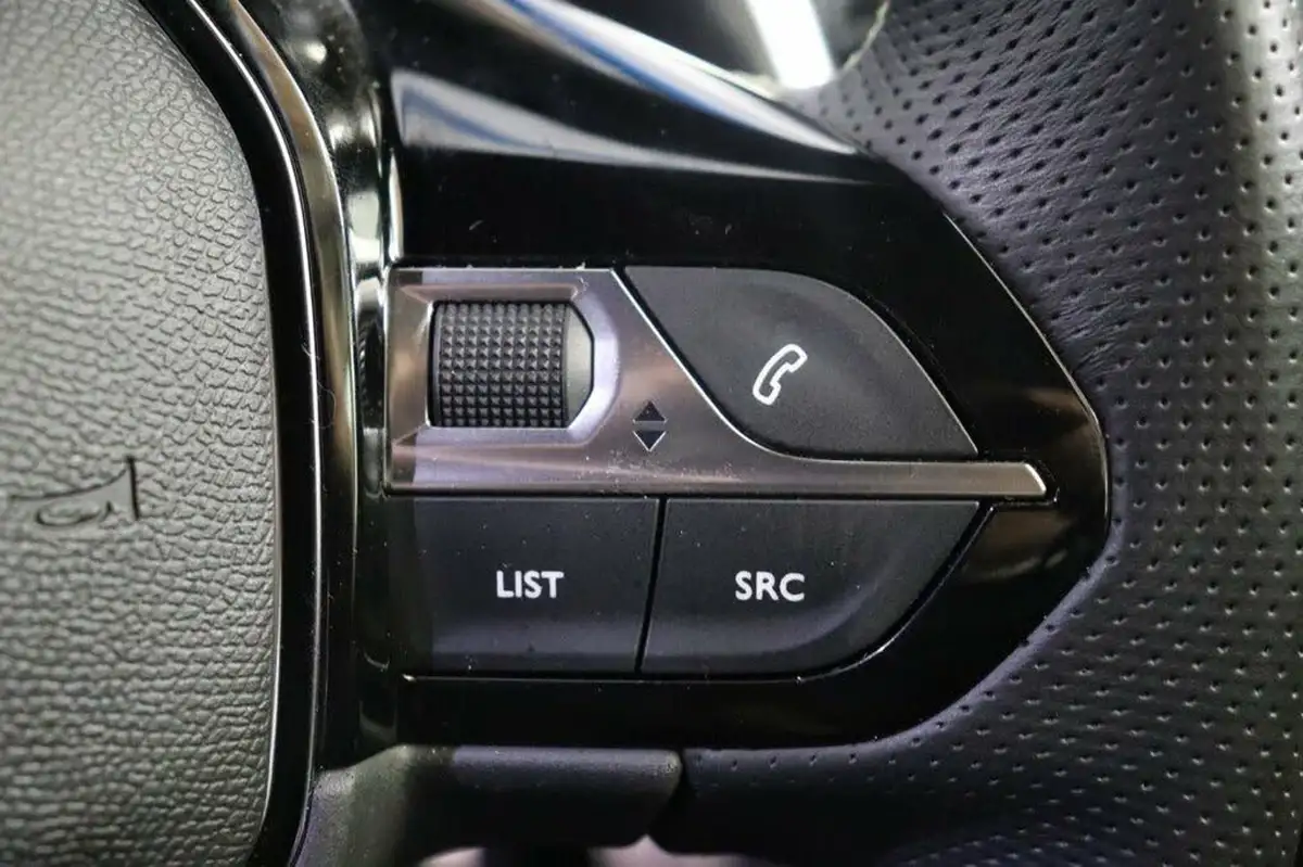 2023-peugeot-2008-suv-big-23