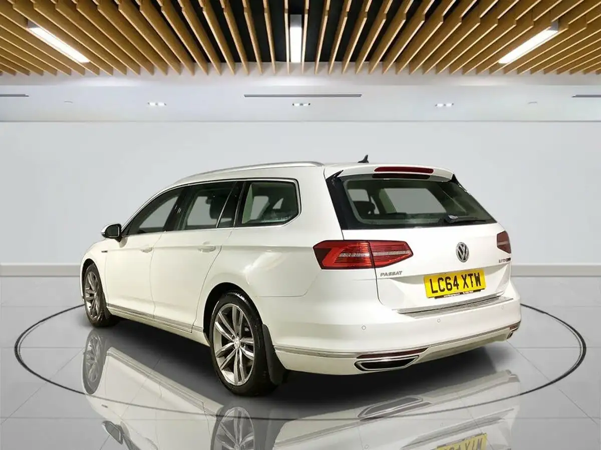 2015-volkswagen-passat-20bitdi-gt-4x4-scrbmt-estate-5d-big-5