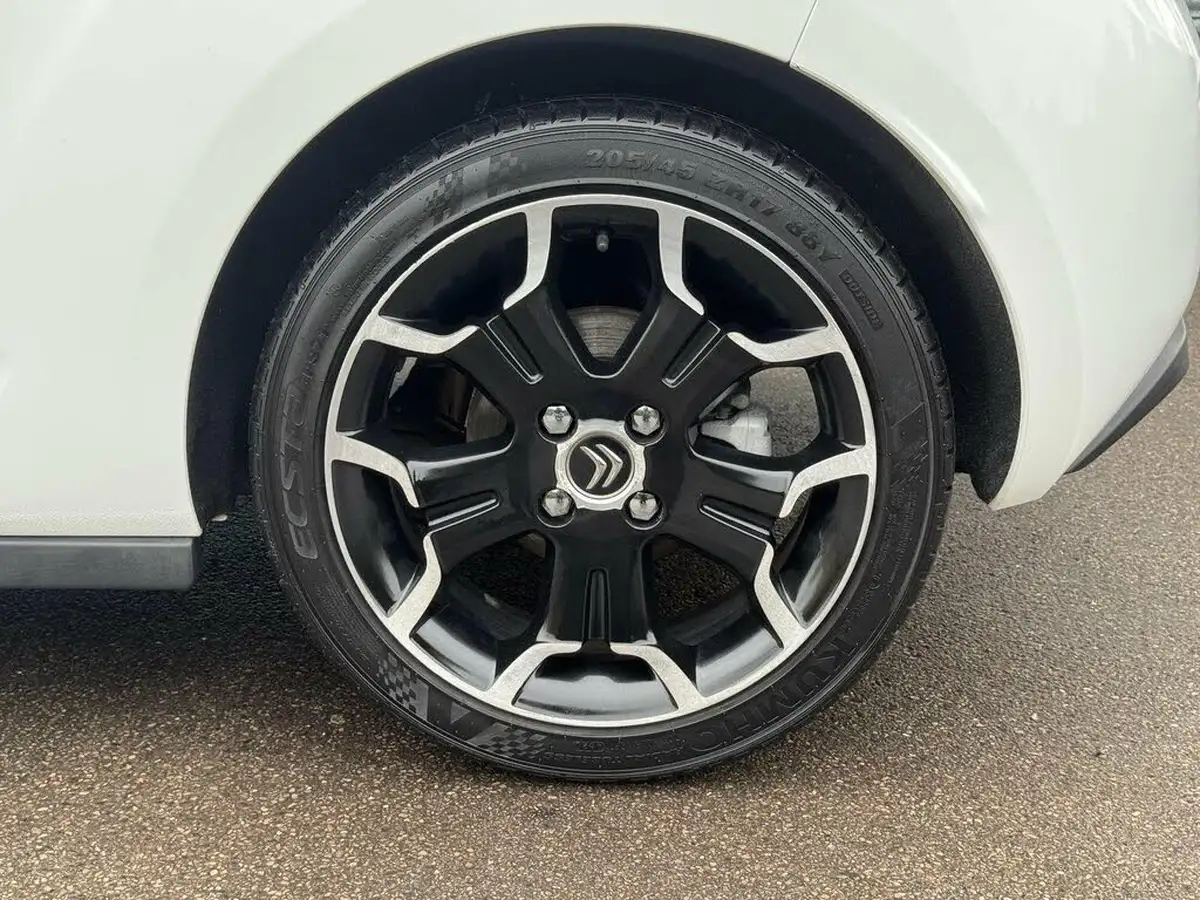 2015-citroen-ds3-12-dstyle-plus-big-24