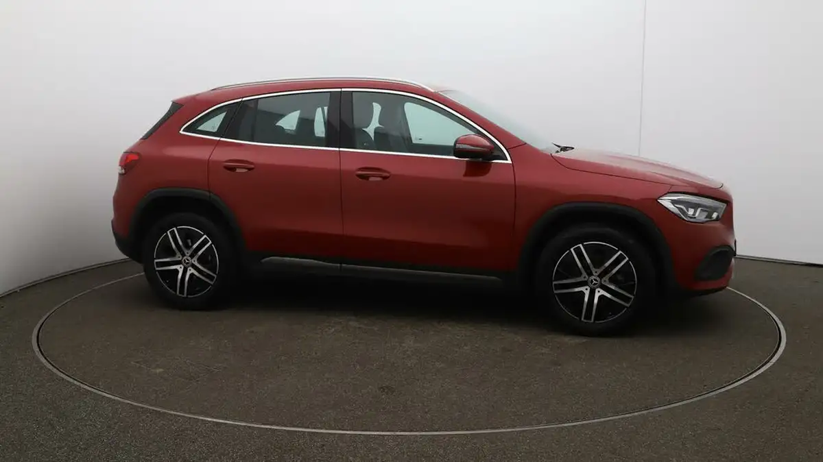 2022-mercedes-benz-gla-class-13-gla-200-sport-big-40