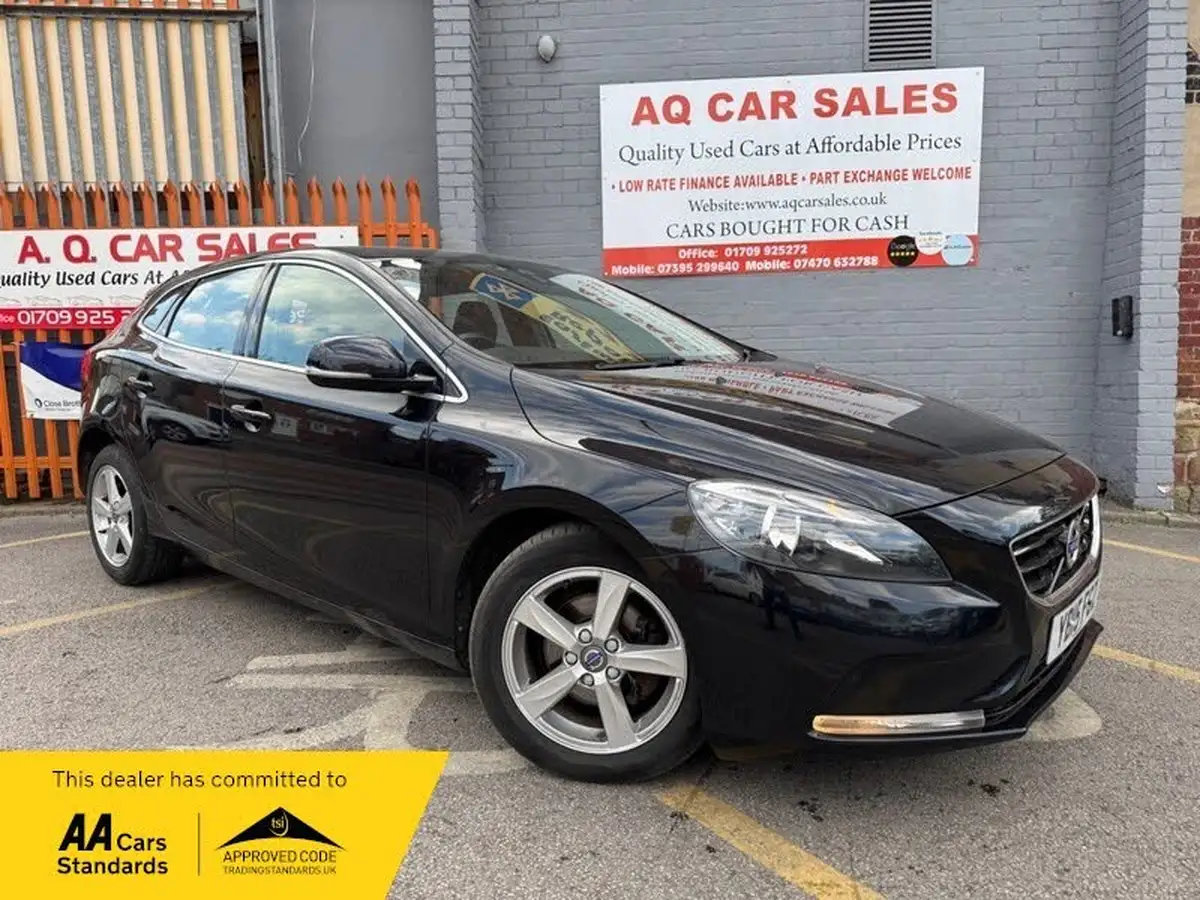 2015-volvo-v40-16td-d2-se-big-0