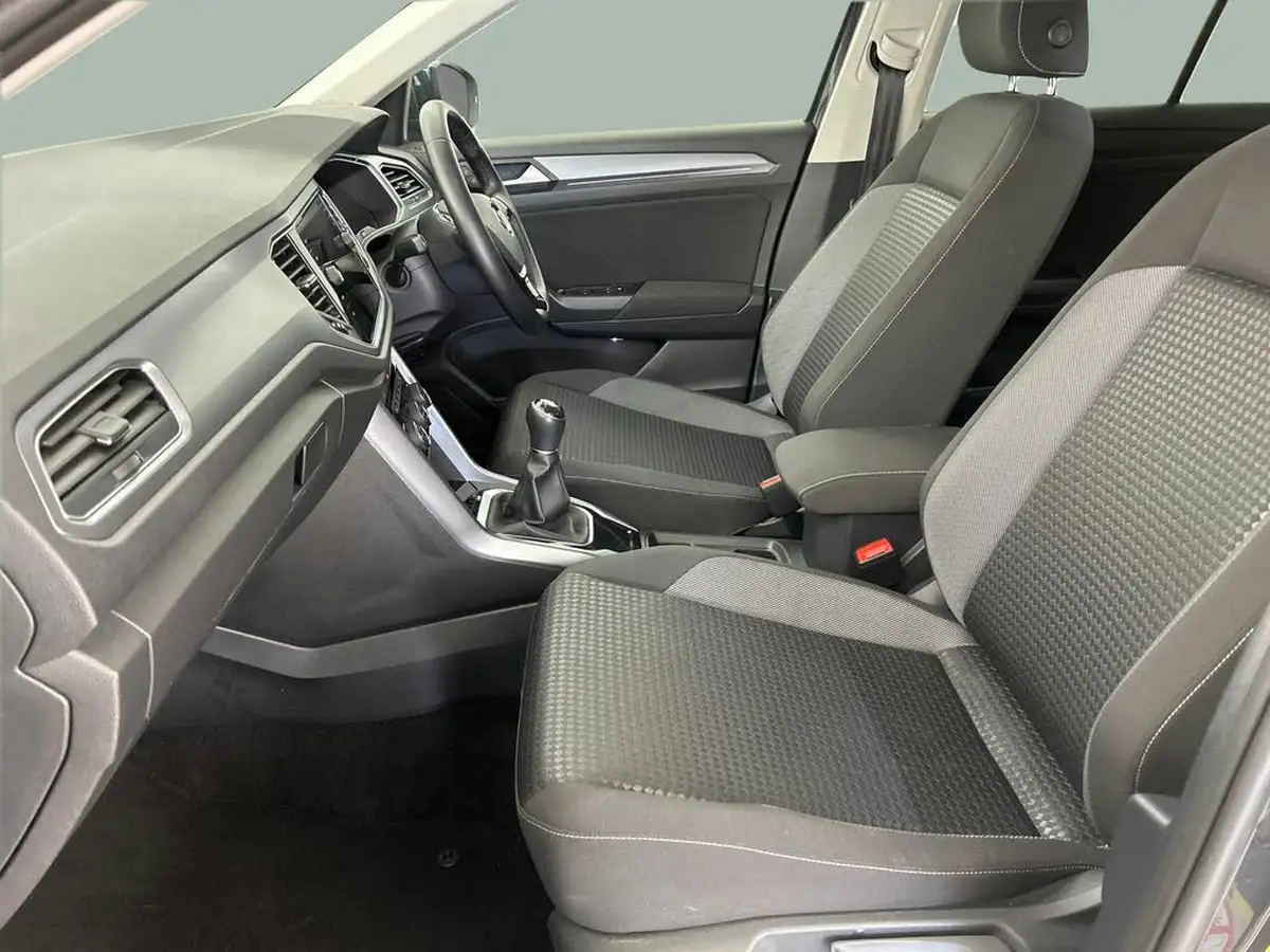 2022-volkswagen-t-roc-15-tsi-active-hatchback-5d-big-24