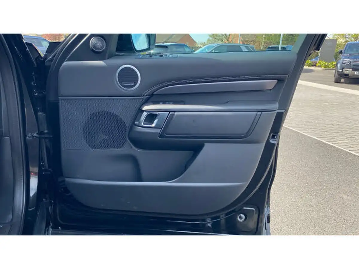 2025-land-rover-discovery-30-d350-metropolitan-edition-big-28