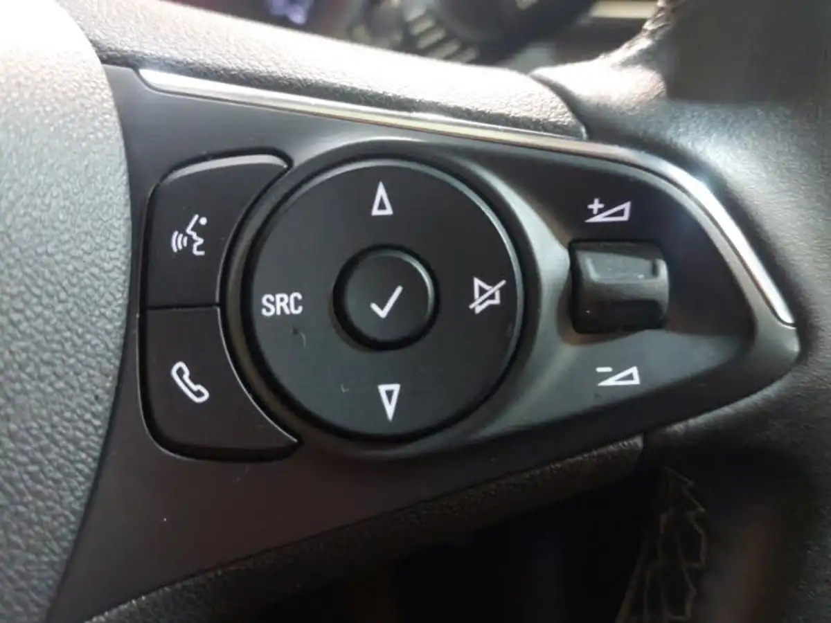 2020-vauxhall-grandland-x-12-sri-nav-big-11