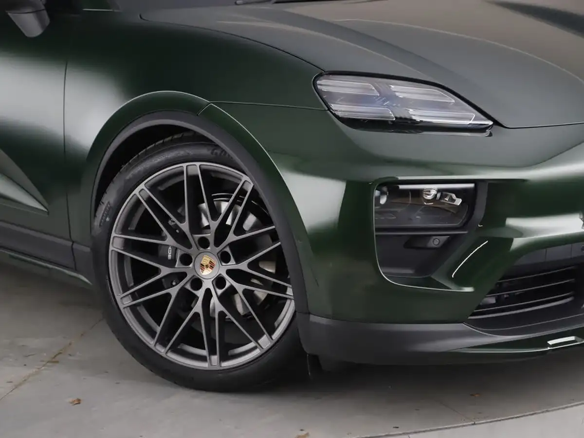 2025-porsche-macan-e-electric-big-12