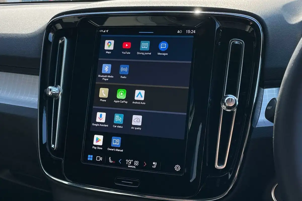 2023-volvo-xc40-20-b3-plus-big-40