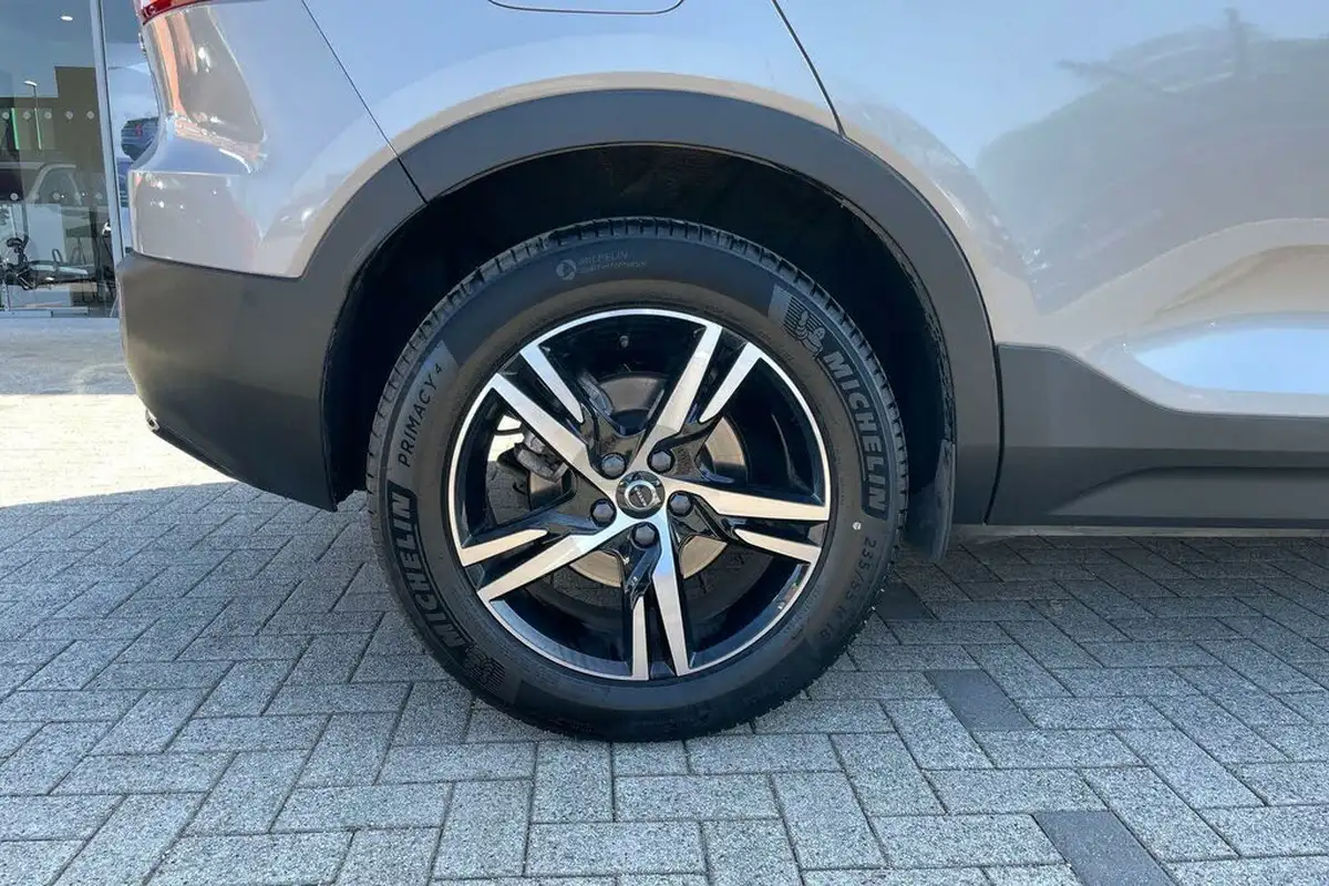 2023-volvo-xc40-20-b3-plus-big-12