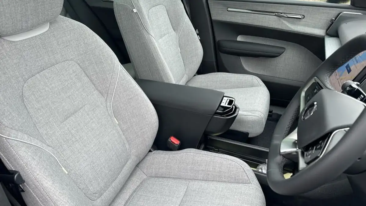 2025-volvo-ex30-e-single-motor-ultra-big-8