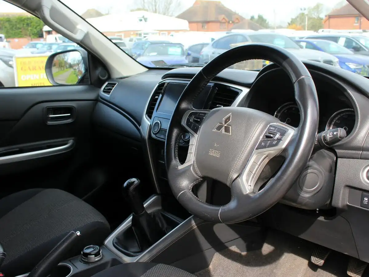 2020-mitsubishi-l200-22di-d-warrior-big-6