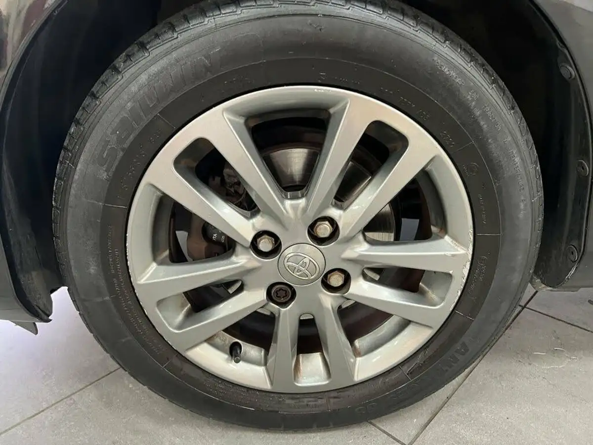 2014-toyota-yaris-133-icon-m-drive-s-big-48