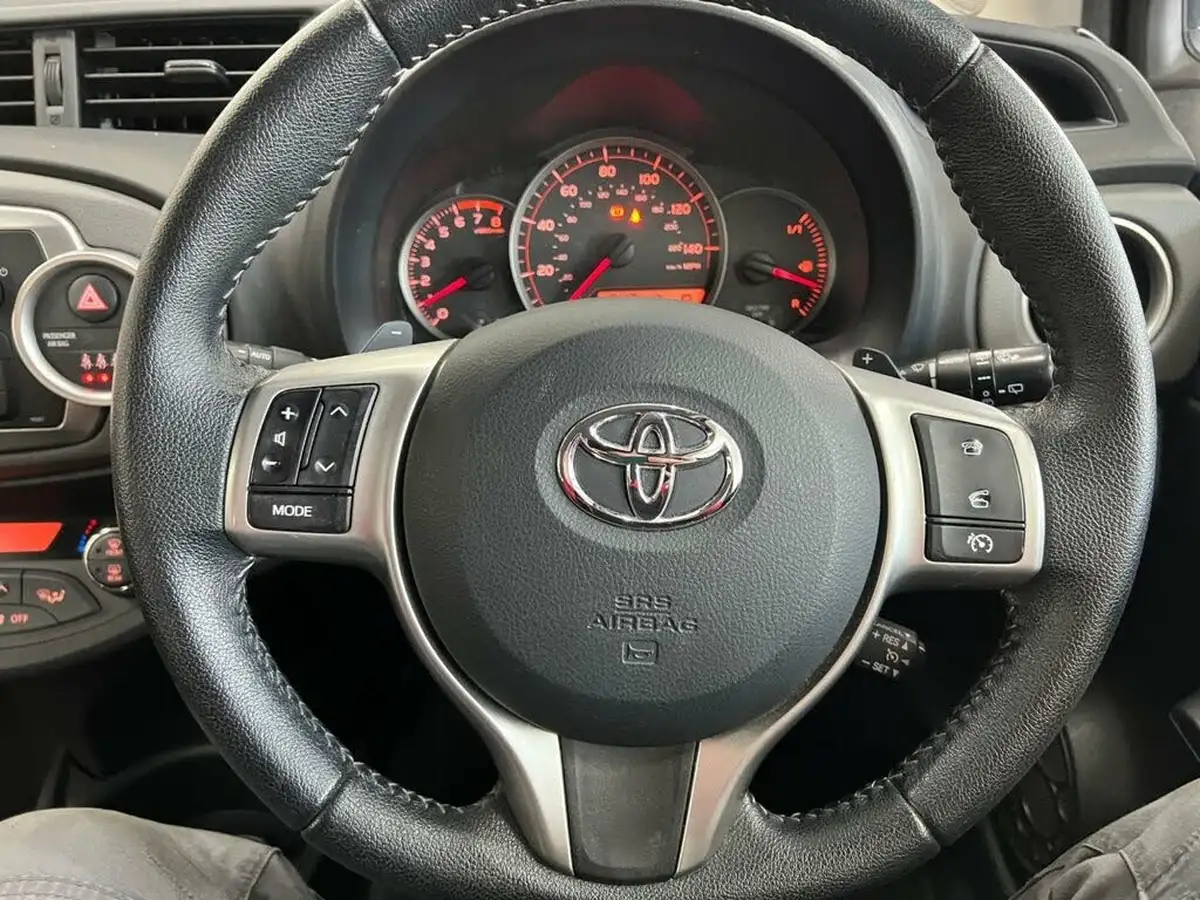 2014-toyota-yaris-133-icon-m-drive-s-big-24