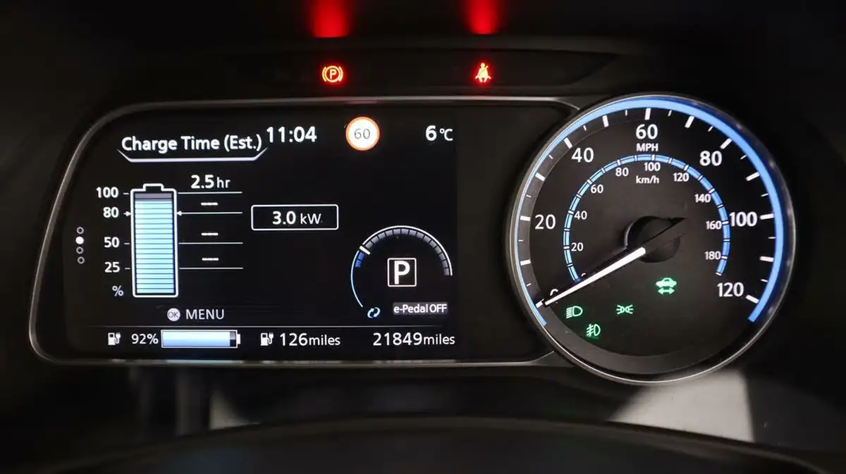 2020-nissan-leaf-e-tekna-big-10