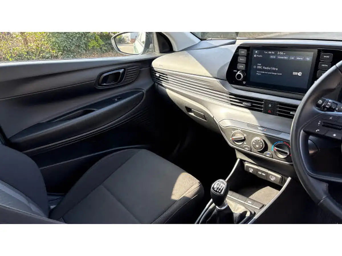 2024-hyundai-i20-10-t-gdi-advance-big-13
