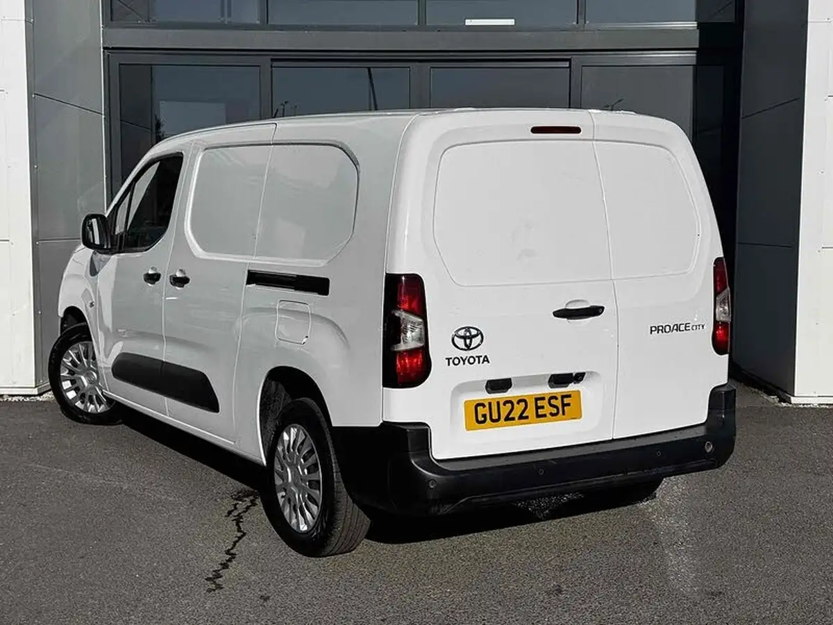2022-toyota-proace-city-15d-icon-l2-big-9