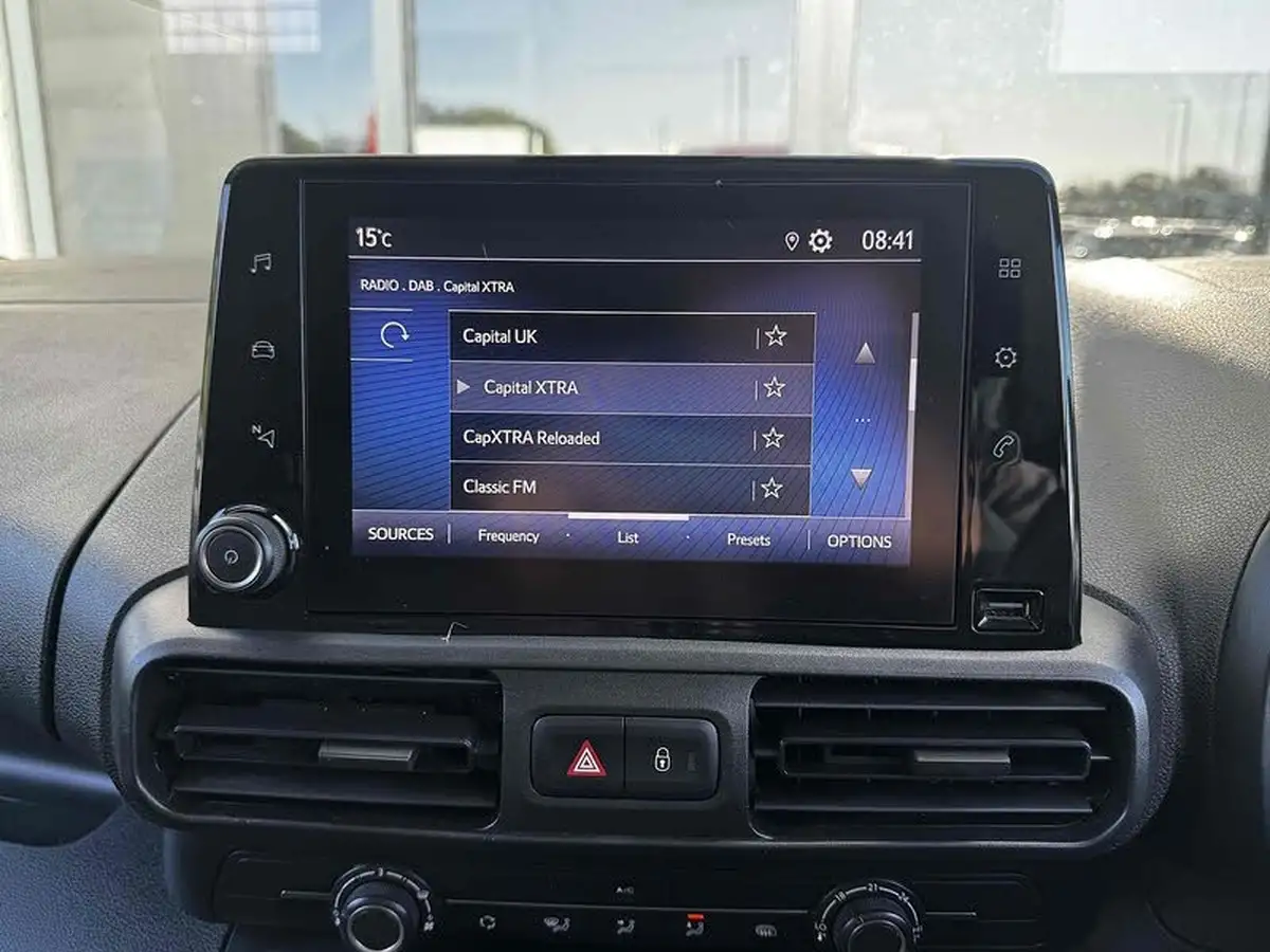 2022-toyota-proace-city-15d-icon-l2-big-31