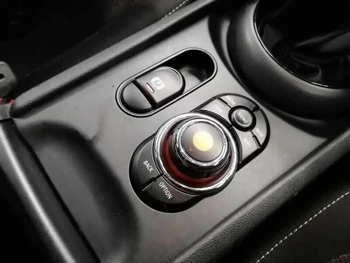 2018-mini-clubman-15-cooper-big-23