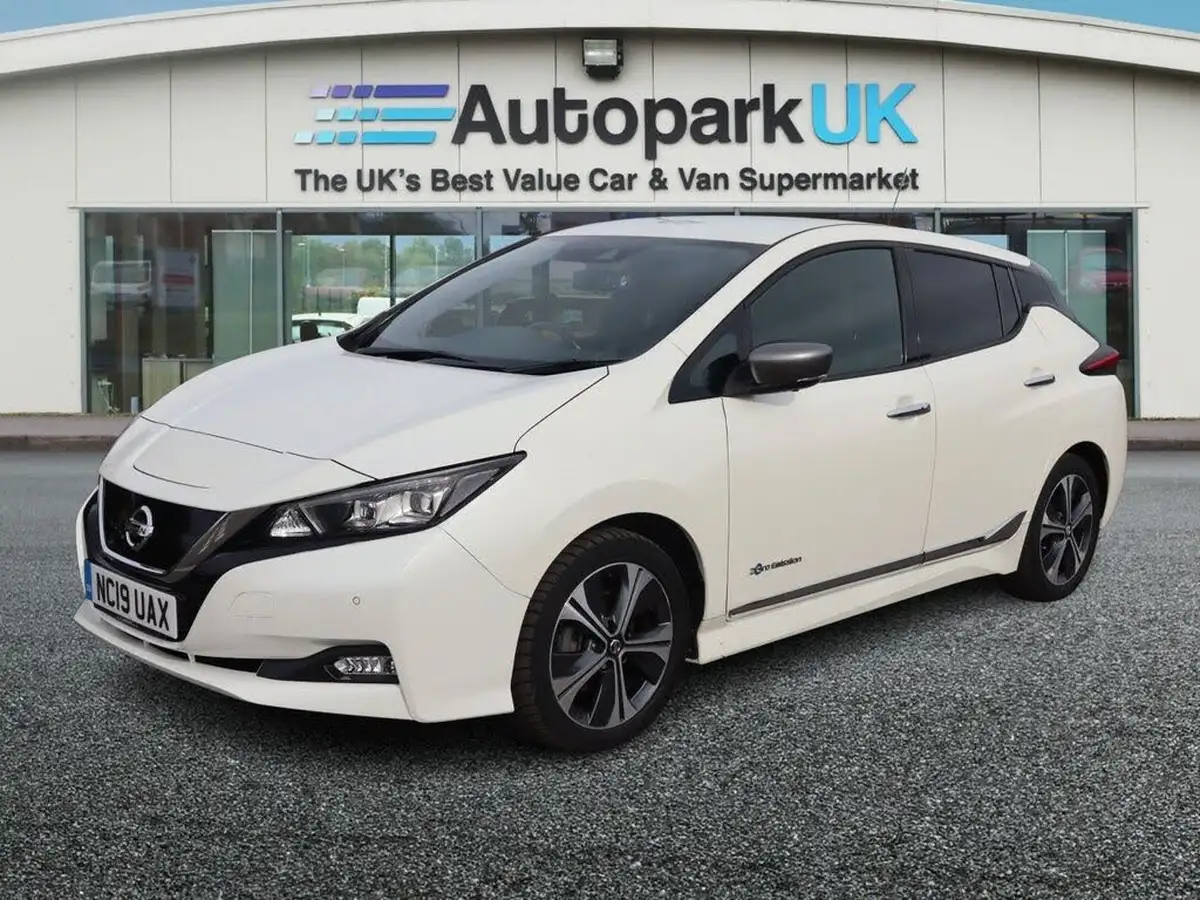 2019-nissan-leaf-e-tekna-big-0