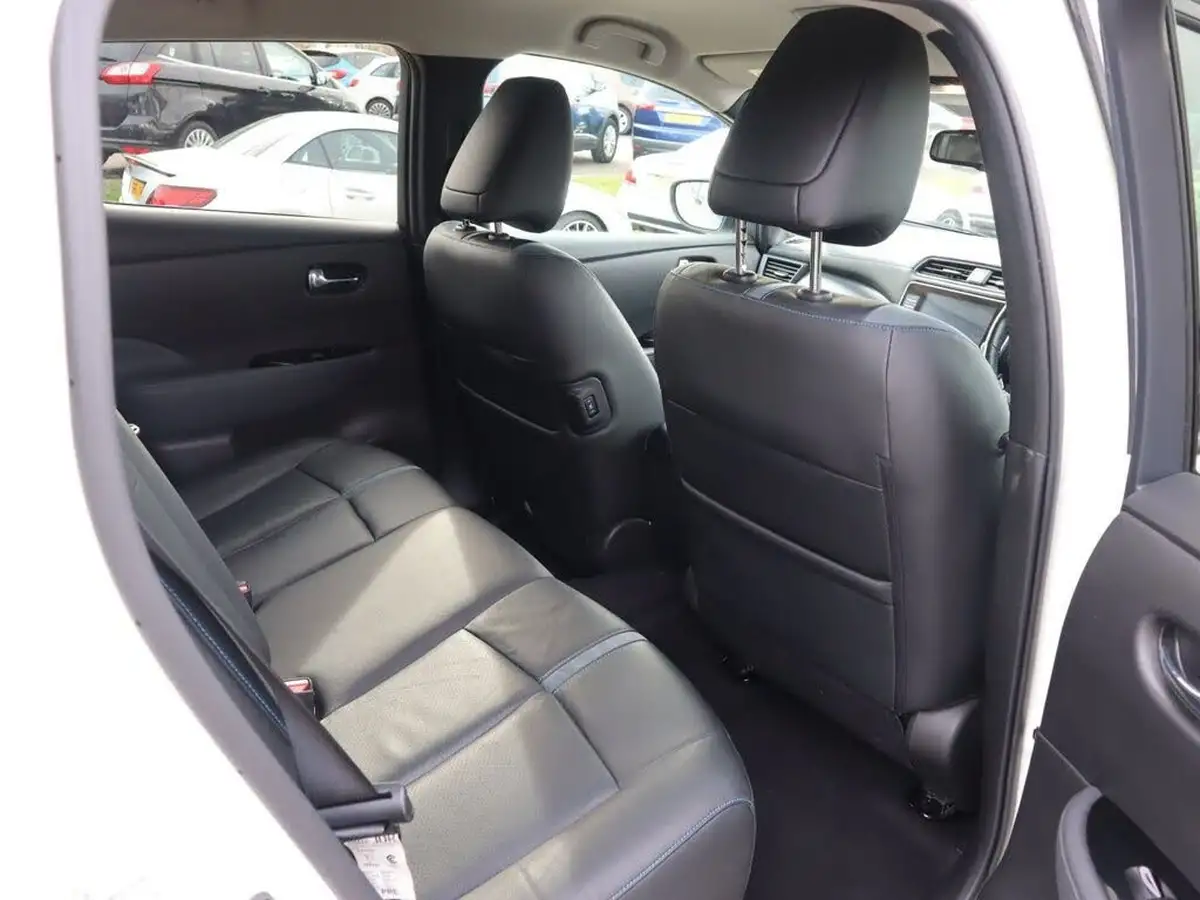 2019-nissan-leaf-e-tekna-big-24