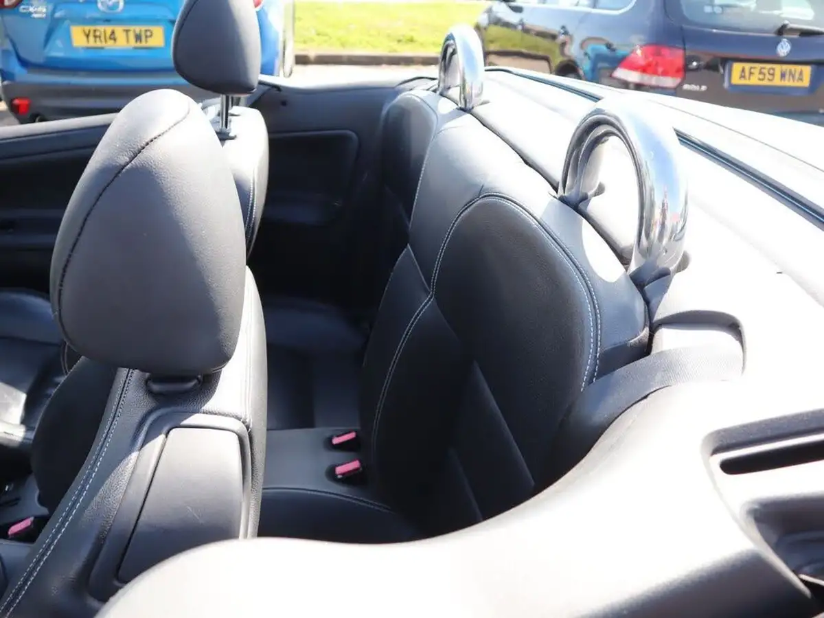 2011-peugeot-207-cc-16-sport-vti-big-22