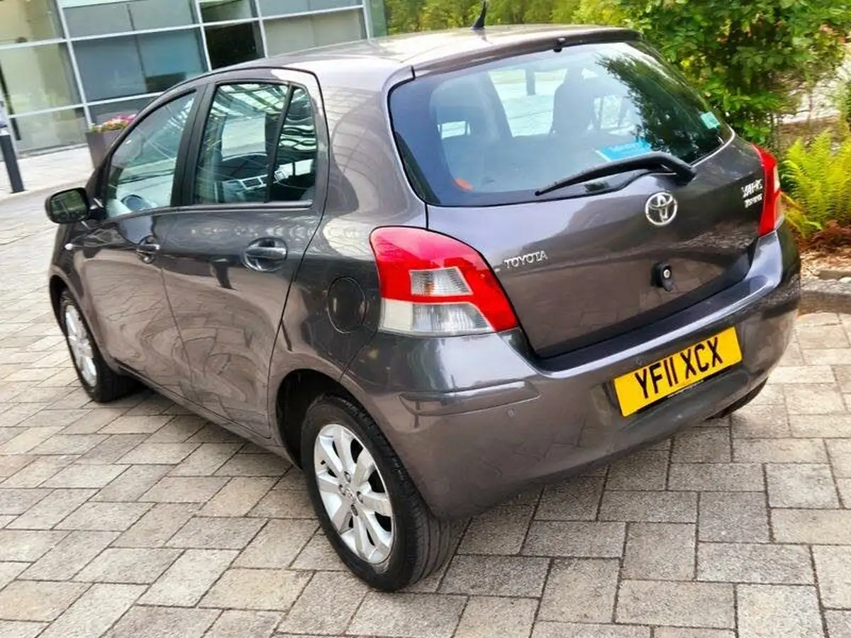 2011-toyota-yaris-133-t-spirit-vvt-i-101bhp-5d-big-3