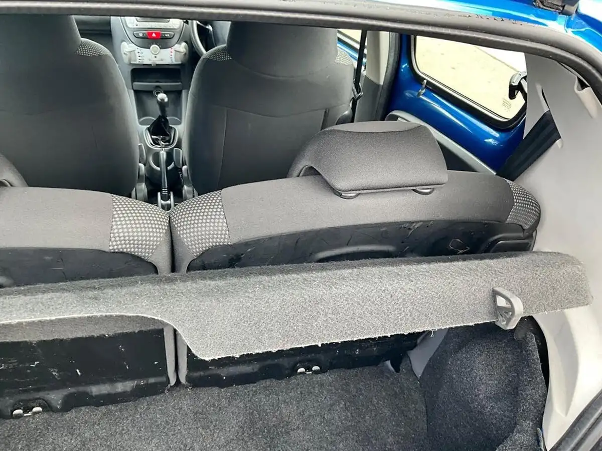 2010-toyota-aygo-10-aygo-blue-vvt-i-5d-big-41