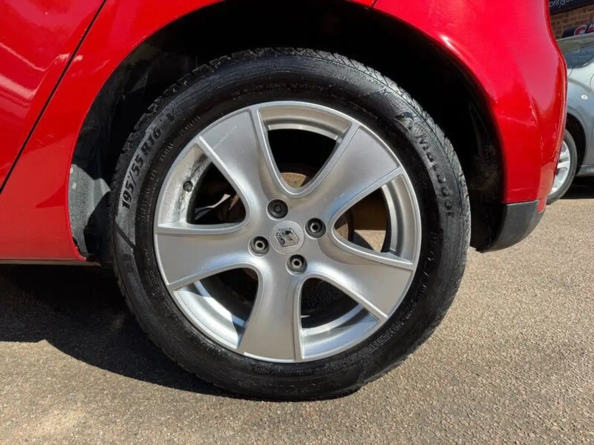 2013-renault-clio-12-16v-expression-hatchback-5d-big-26