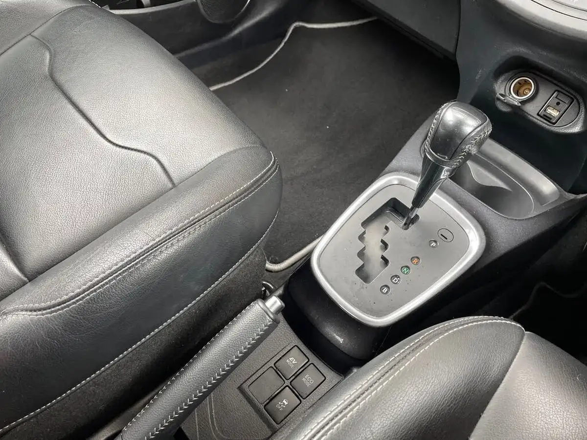 2019-toyota-yaris-15-vvt-i-y20-98bhp-hybrid-1497cc-e-cvt-big-18