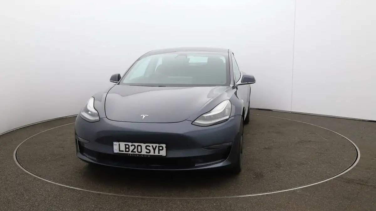 2020-tesla-model-3-e-long-range-big-31