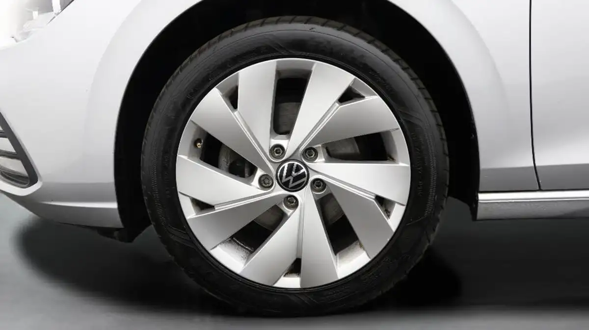 2021-volkswagen-golf-15-tsi-style-130ps-hatchback-big-18