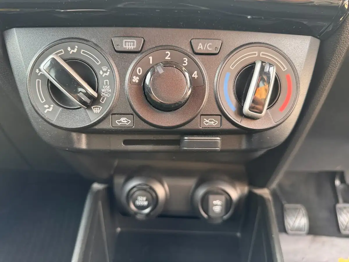 2022-suzuki-swift-12-dualjet-sz-l-big-32