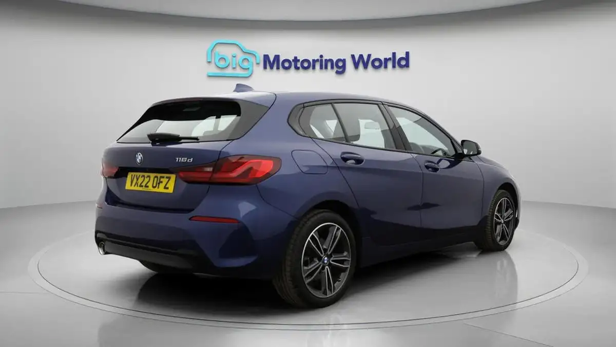 2022-bmw-1-series-15td-116d-sport-dct-big-7