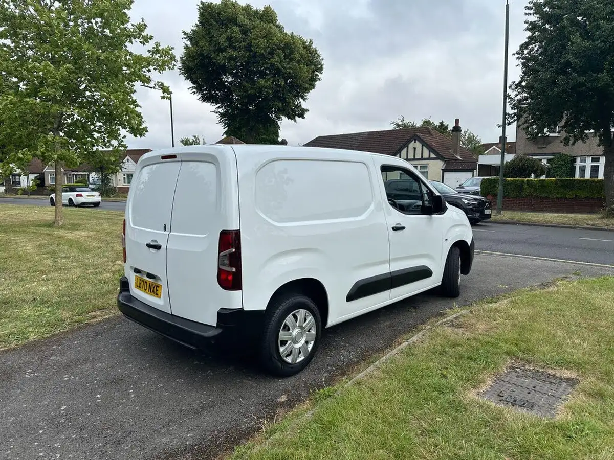 2020-citroen-berlingo-15bluehdi-650-enterprise-ss-big-3