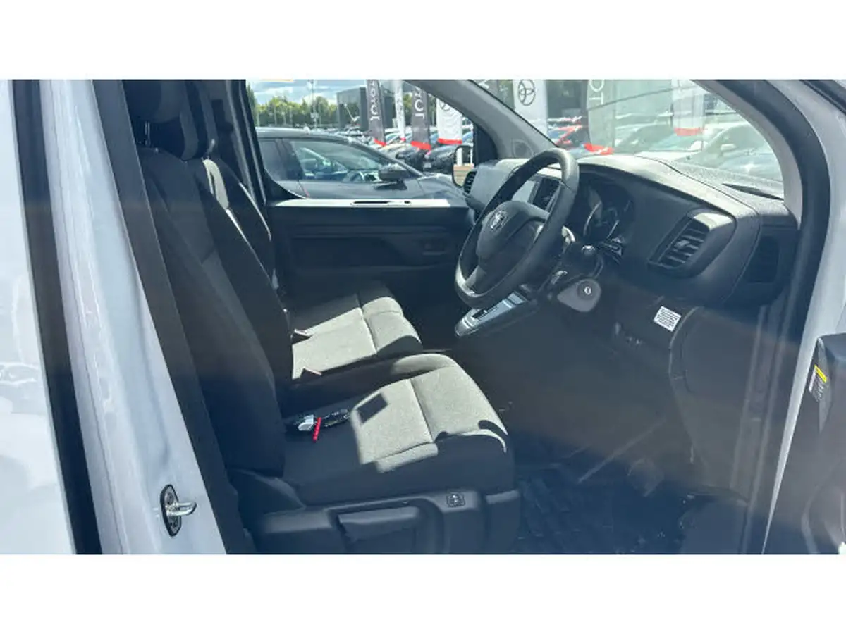 2024-toyota-proace-city-e-icon-l2-big-10