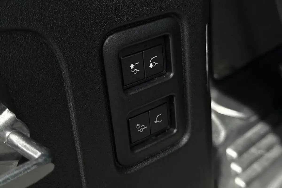 2024-land-rover-110-defender-30-d300-x-dynamic-hse-big-38
