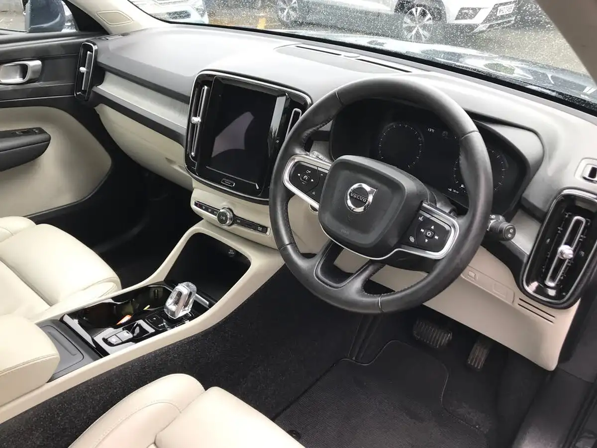 2021-volvo-xc40-15-t3-inscription-pro-163bhp-geartronic-big-2