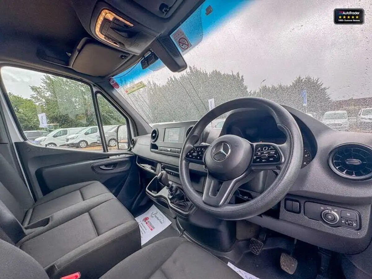 2023-mercedes-benz-sprinter-big-15