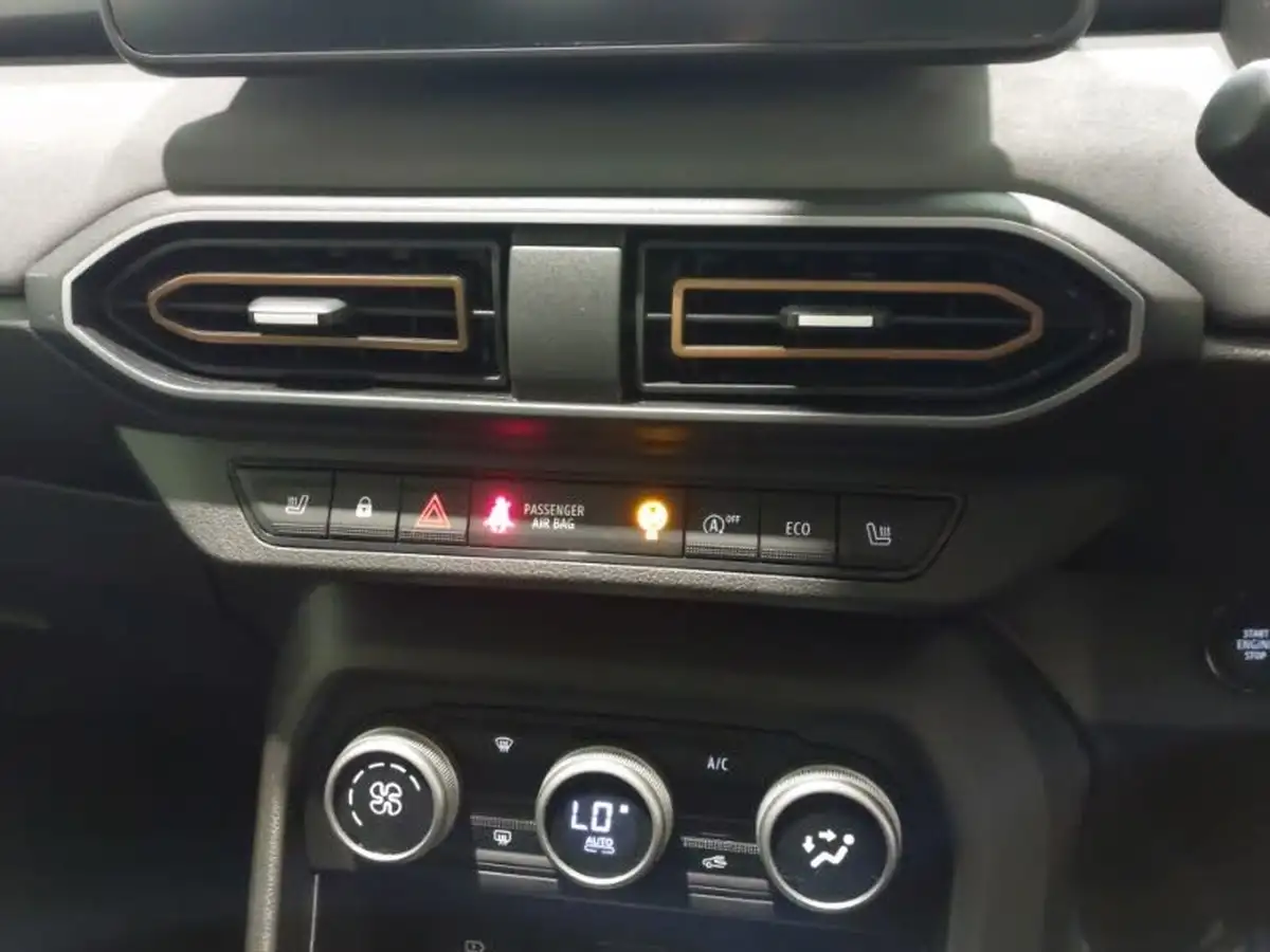 2024-dacia-sandero-stepway-10-tce-extreme-90bhp-big-16