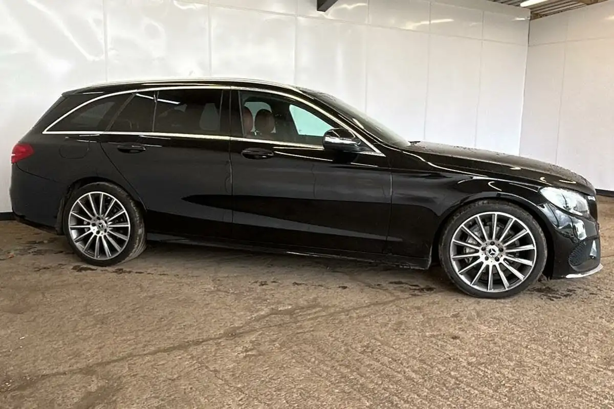 2015-mercedes-benz-c-class-21cdi-c220-amg-line-ss-estate-5d-big-5