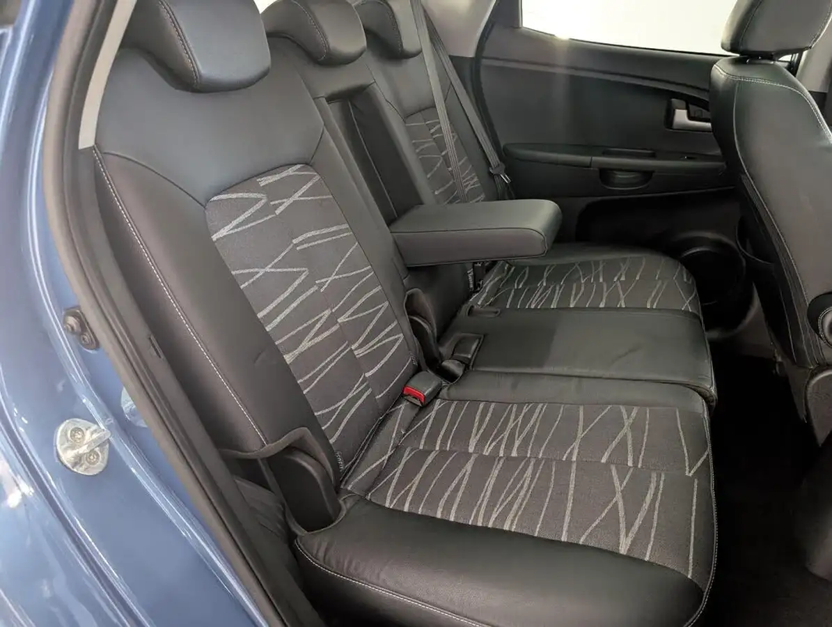 2014-kia-venga-16td-3-sat-nav-big-37
