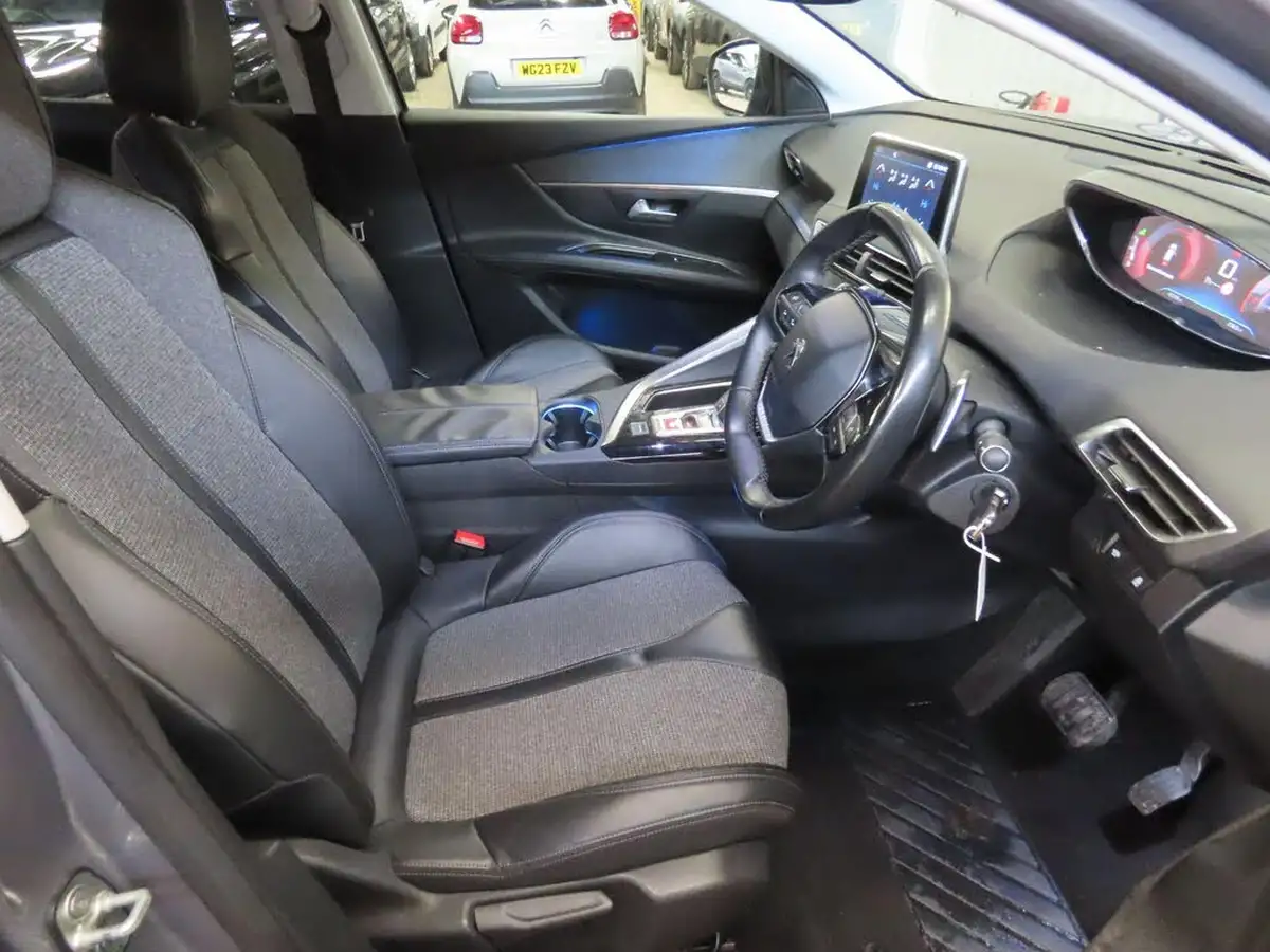 2018-peugeot-3008-suv-12-puretech-allure-eat6-big-6